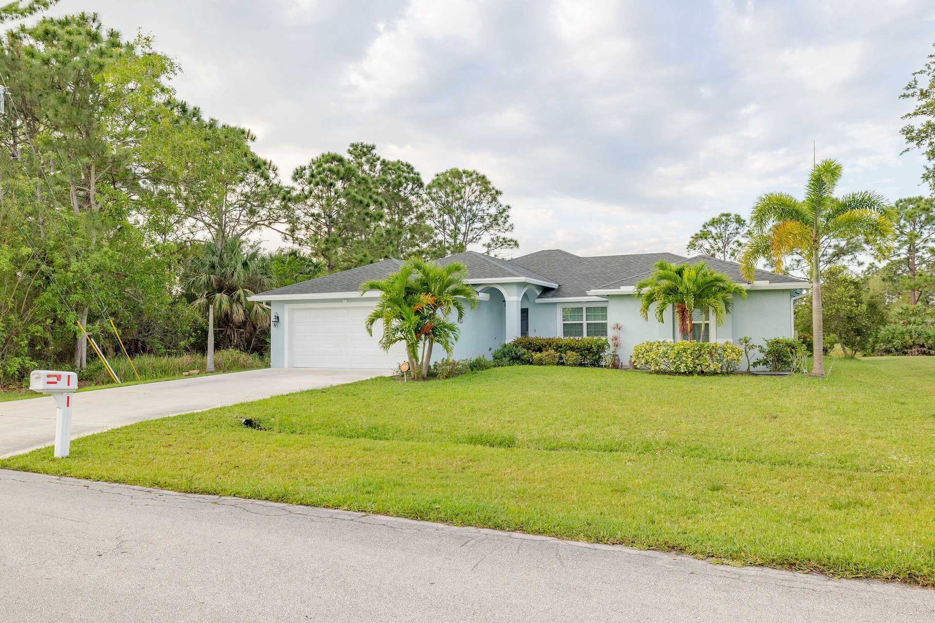 House in Port St. Lucie, Florida 11704485