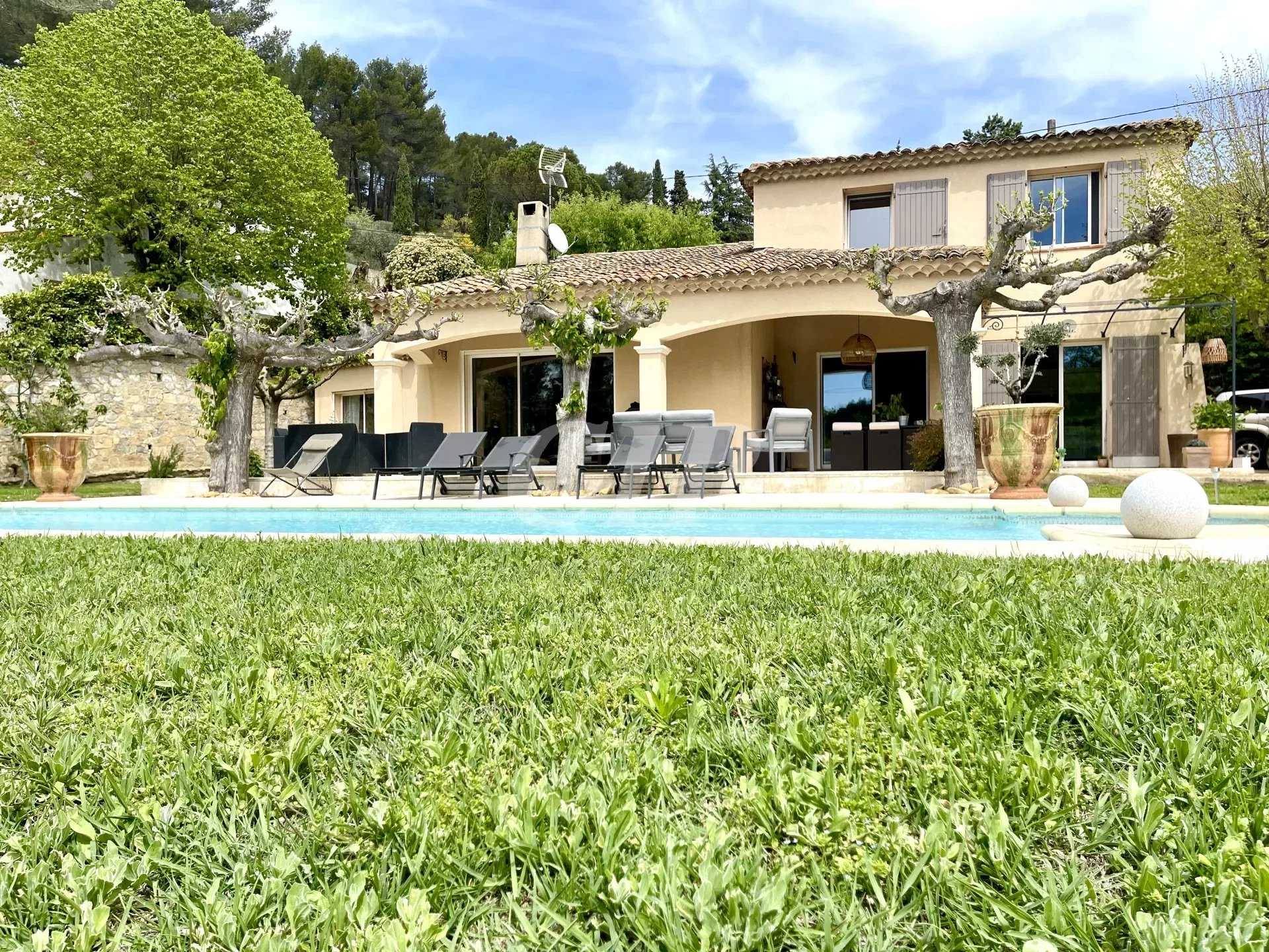 rumah dalam Aix-en-Provence, Provence-Alpes-Côte d'Azur 11704501