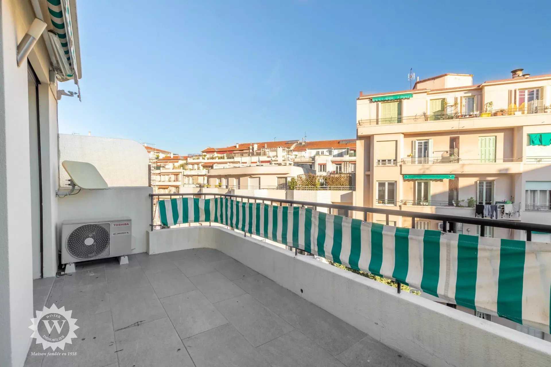 Condominium in Nice, Provence-Alpes-Cote d'Azur 11704514