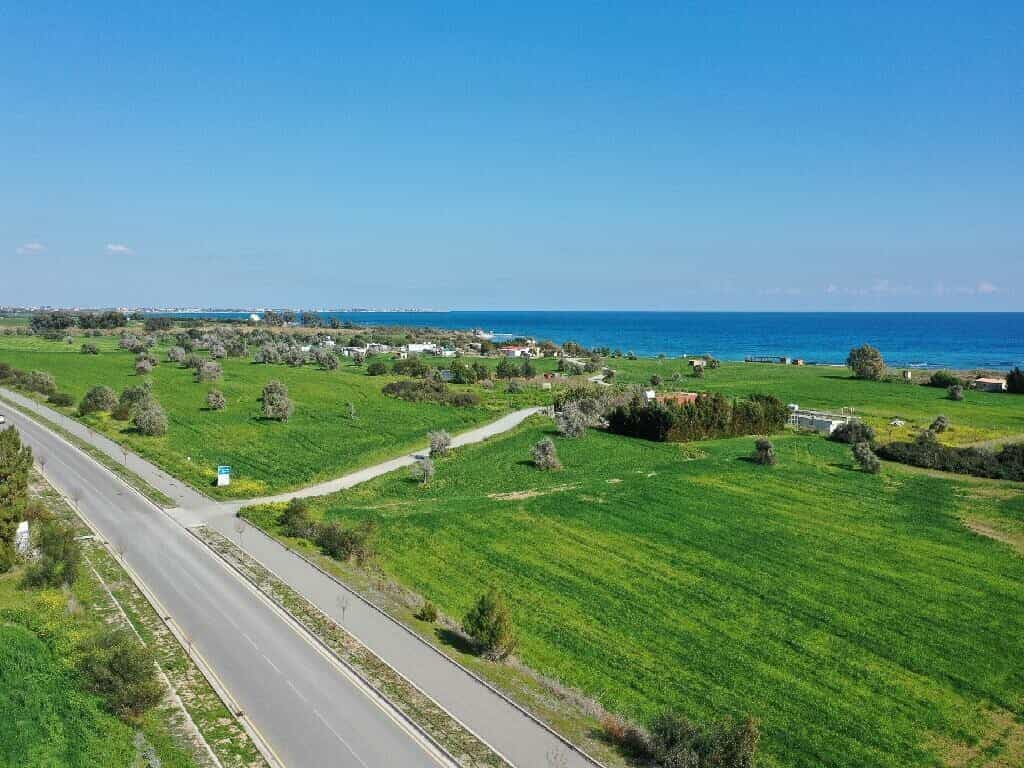 土地 在 Mazotos, Larnaca 11704766