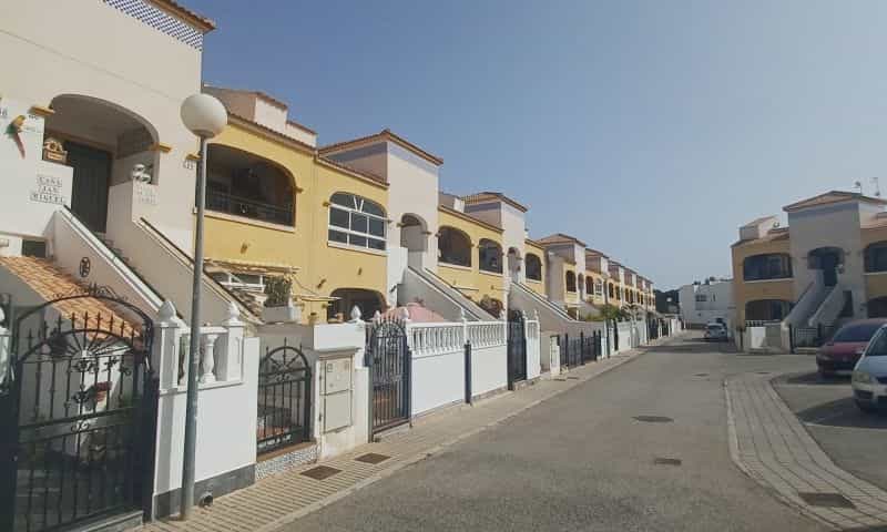 Condominium in Orihuela, Comunidad Valenciana 11704828