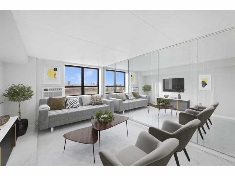 Condominium in New York, New York 11705016