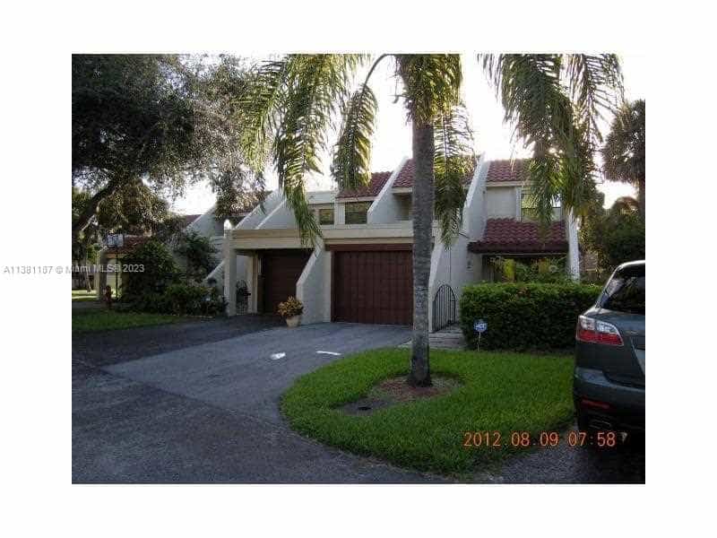 House in Weston, Florida 11705874