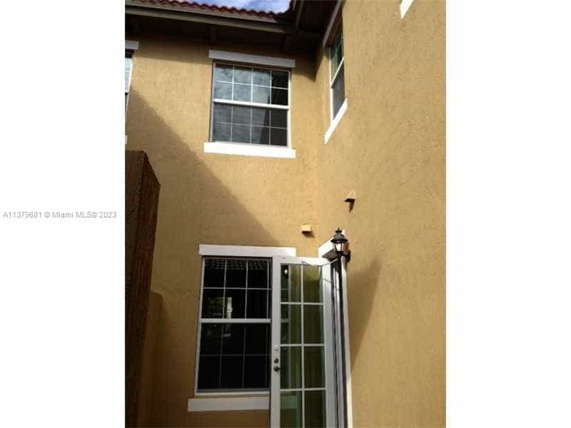 House in Pembroke Pines, Florida 11705875