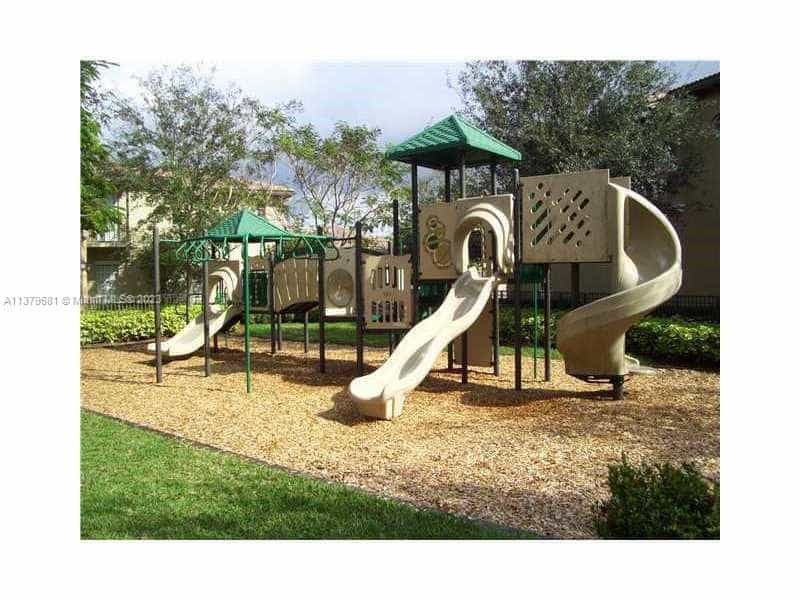 House in Pembroke Pines, Florida 11705875