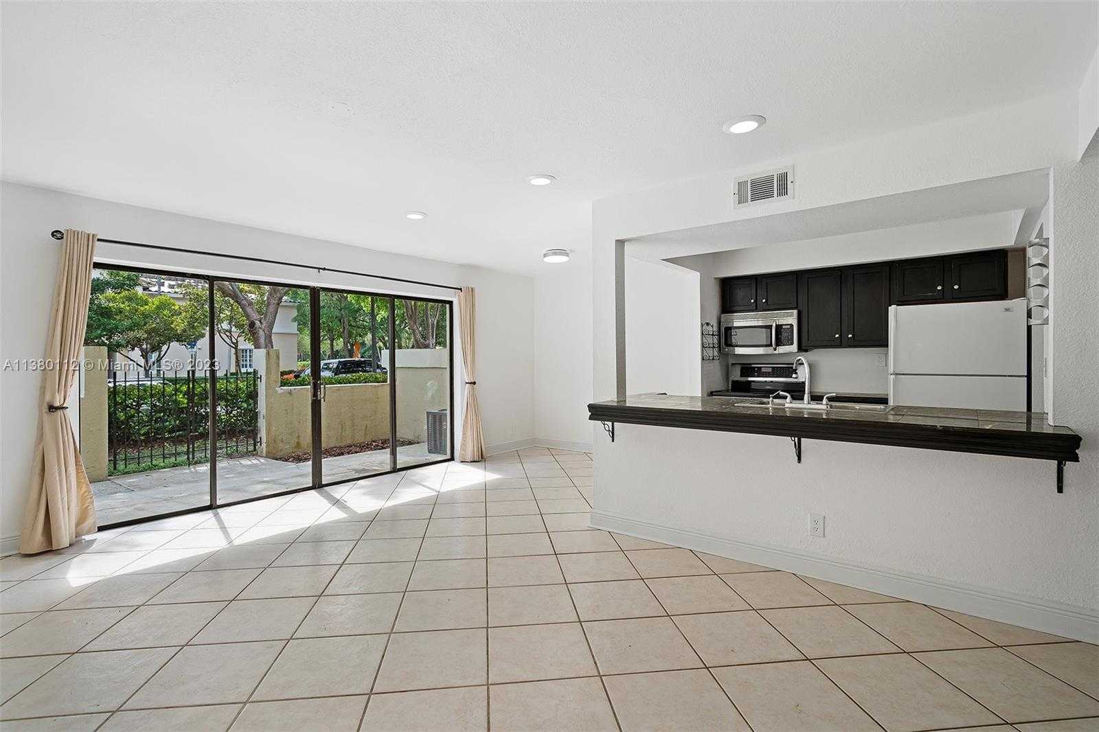 Condominium in Coral Springs, Florida 11705884