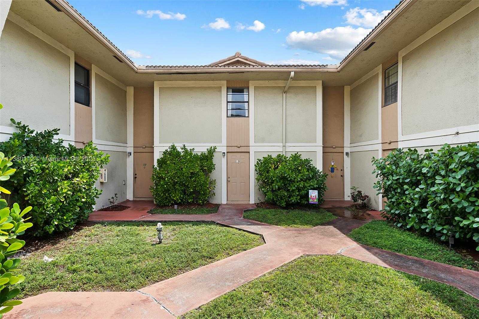 Condominium in Coral Springs, Florida 11705884