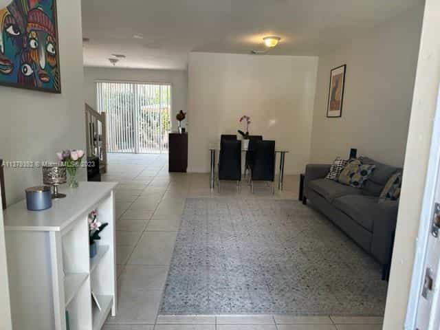 House in Doral, Florida 11705885