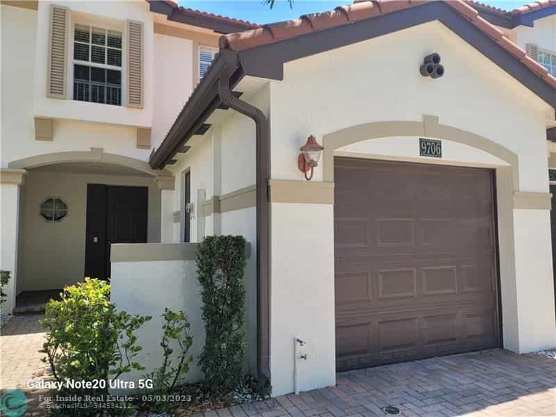 House in Cooper City, Florida 11705892