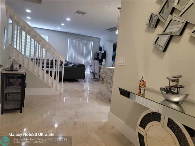 House in Cooper City, Florida 11705892