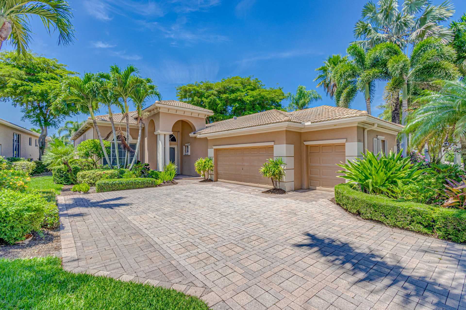 House in Palm Beach Gardens, Florida 11705929