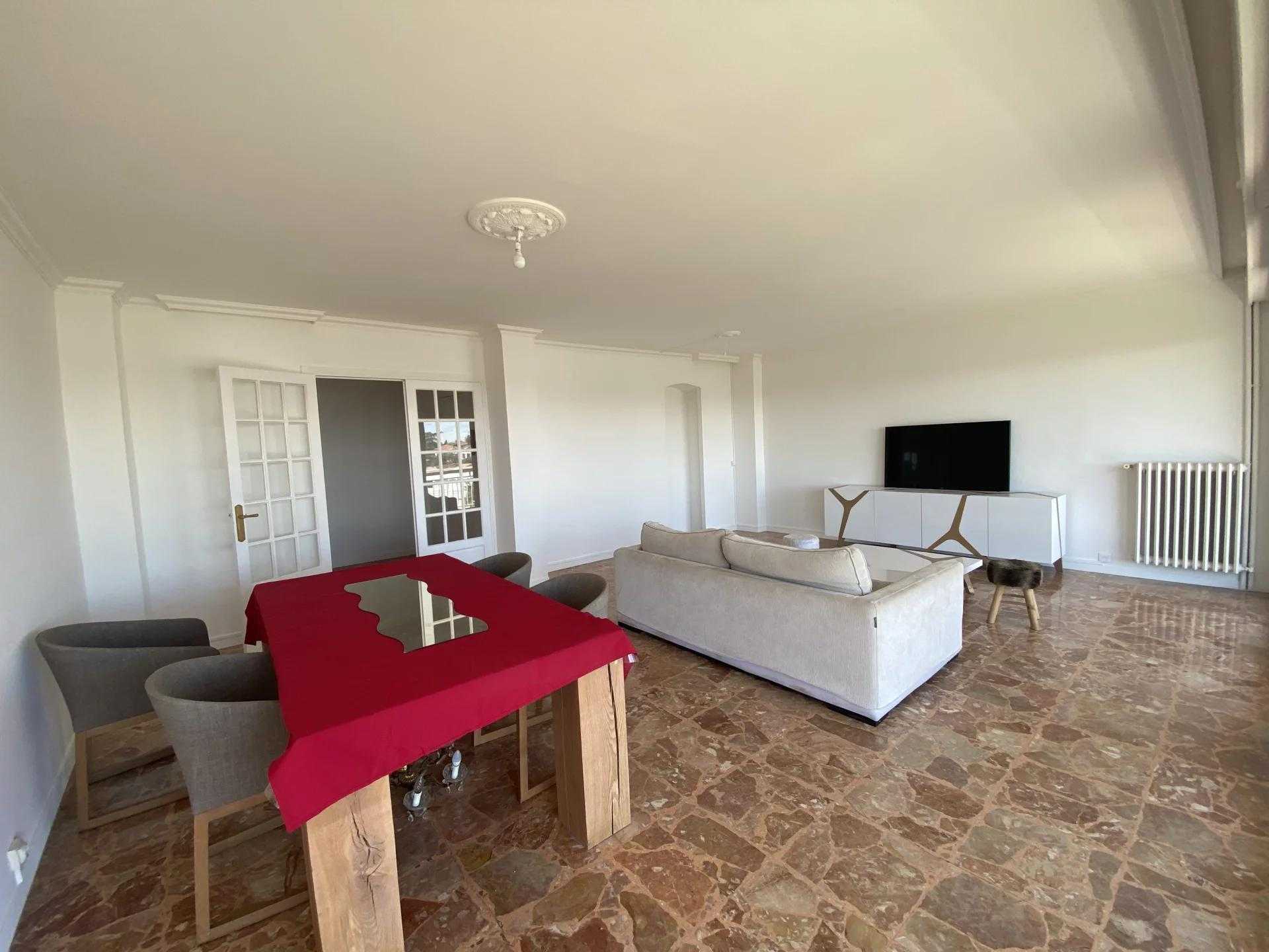 Condominium in Cagnes-sur-Mer, Provence-Alpes-Cote d'Azur 11705932