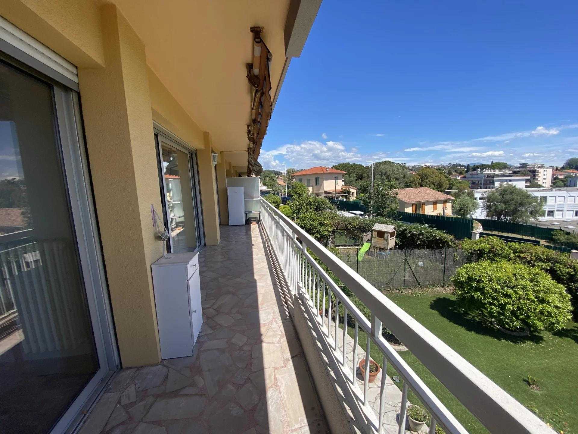 Condominium in Cagnes-sur-Mer, Provence-Alpes-Cote d'Azur 11705932