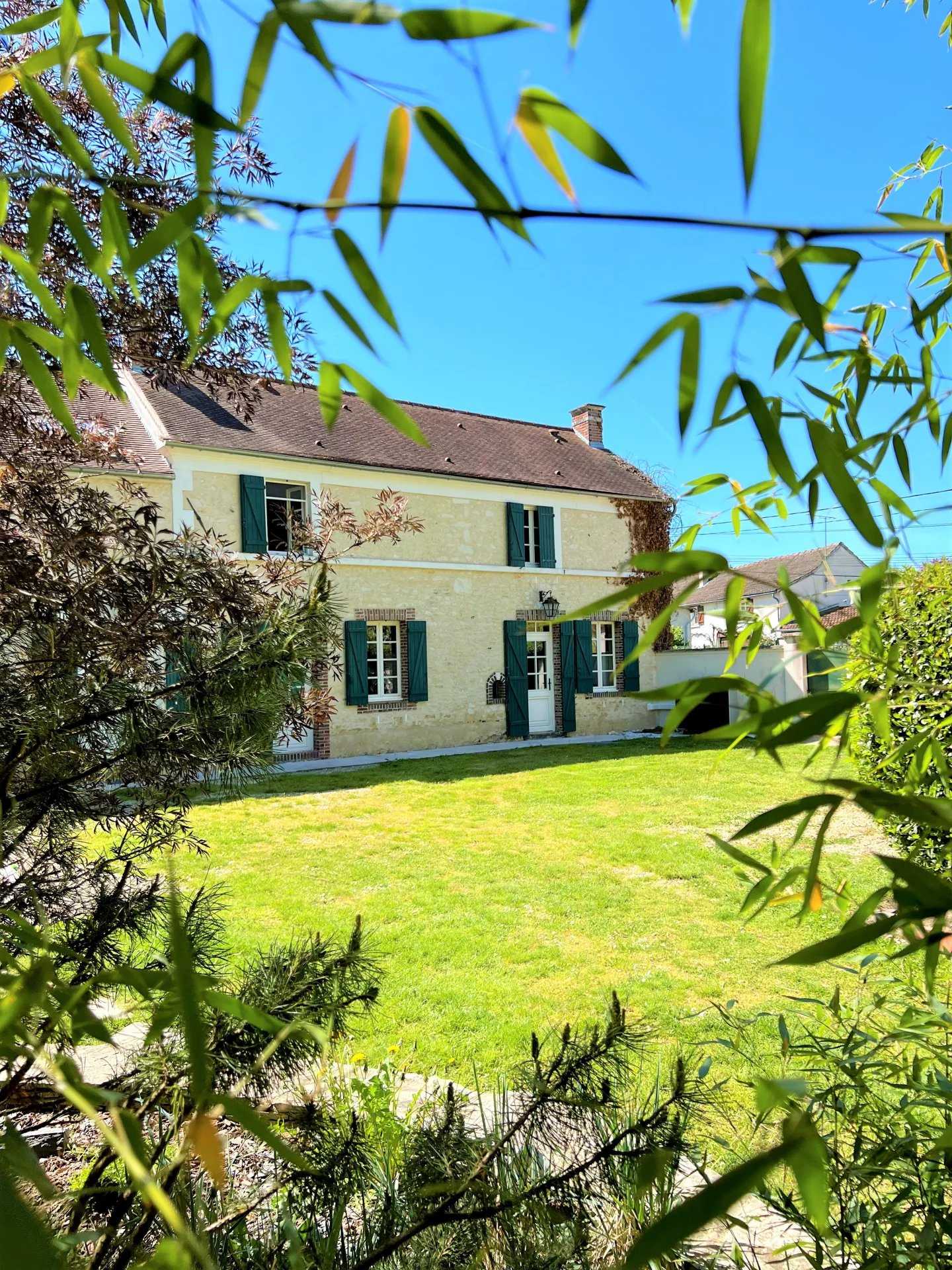 жилой дом в Lindry, Bourgogne-Franche-Comte 11705993