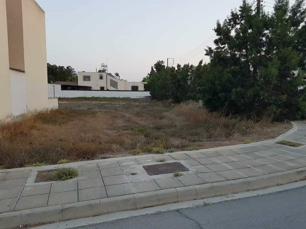 Land i Dromolaksi, Larnaka 11706111