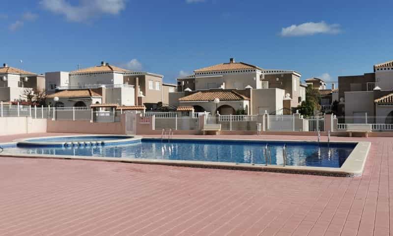 Condominio en Torrevieja, Comunidad Valenciana 11706204
