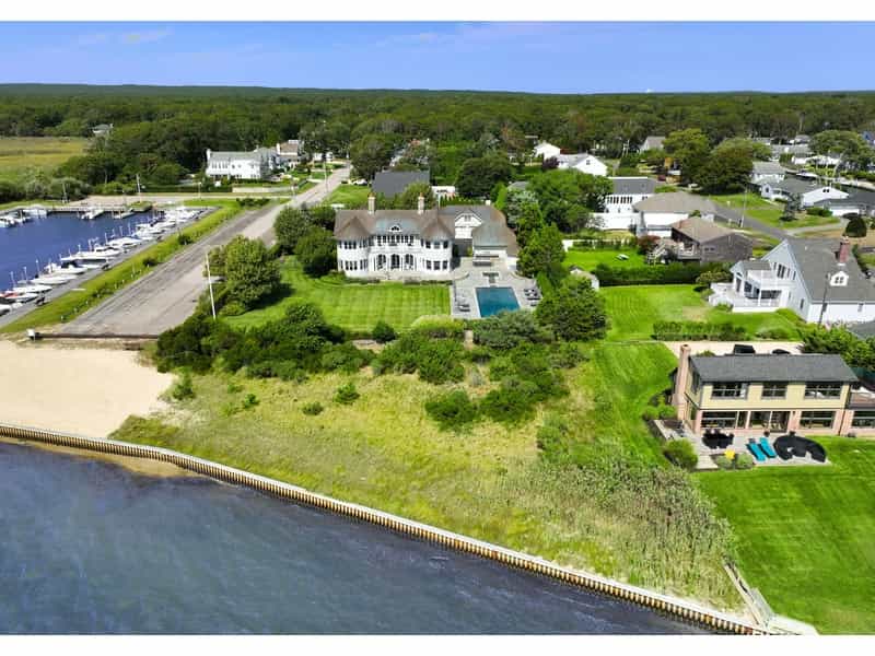 House in East Quogue, New York 11706271