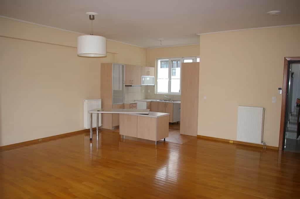 Condominium in Moschato,  11706316
