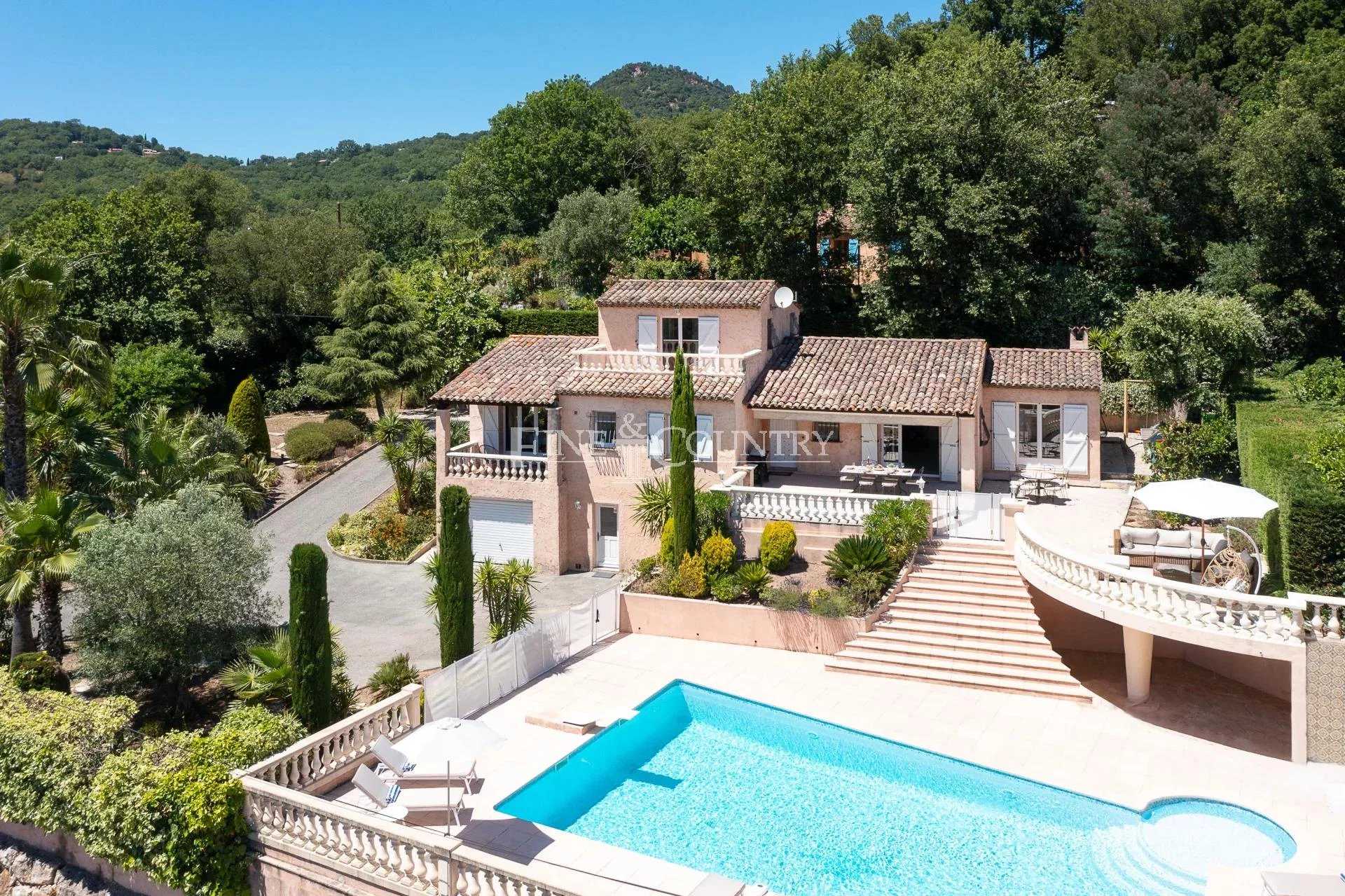 Hus i Tanneron, Provence-Alpes-Cote d'Azur 11706538