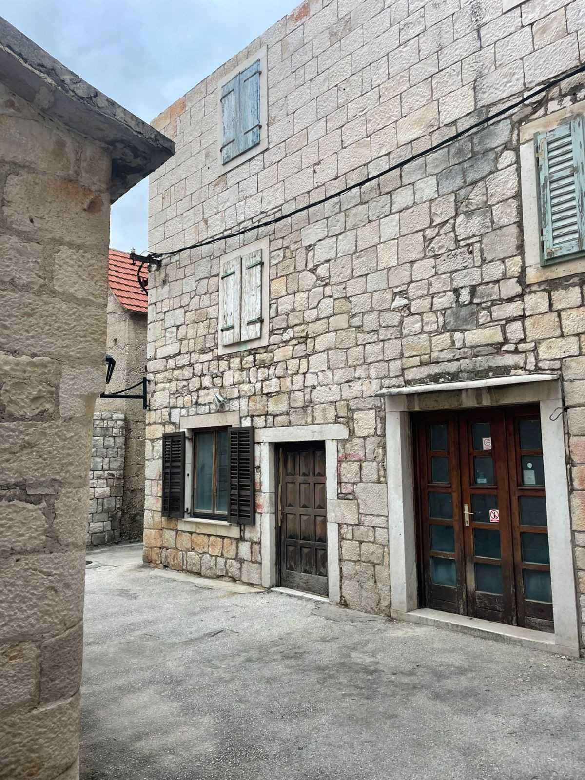 Hus i Trogir, Splitsko-Dalmatinska Zupanija 11706743