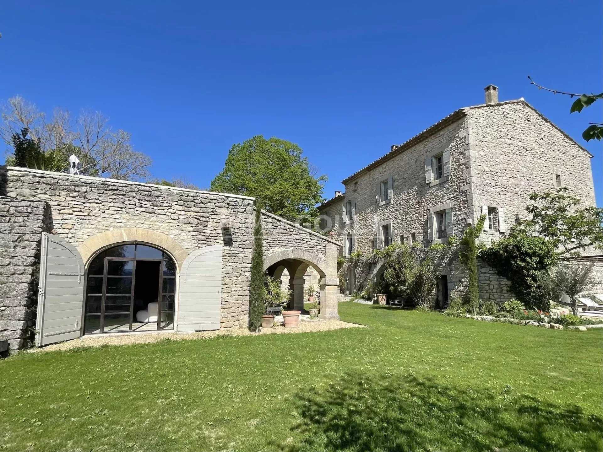 loger dans Saint-Pantaléon, Provence-Alpes-Côte d'Azur 11707558