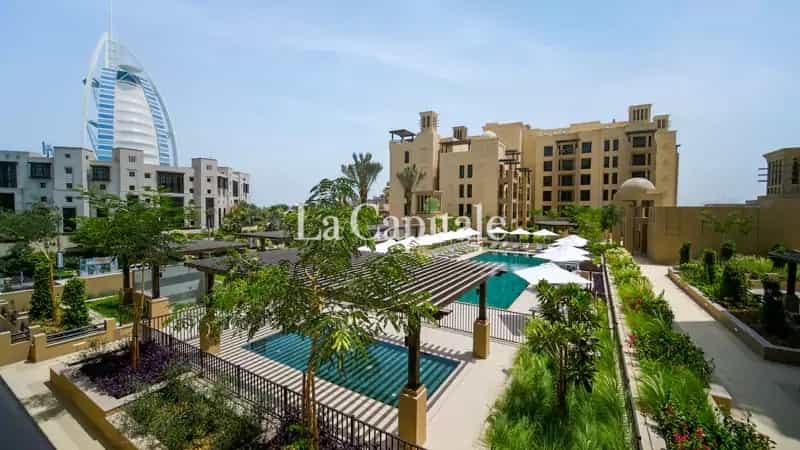 Condominium in Dubai, Dubai 11708127