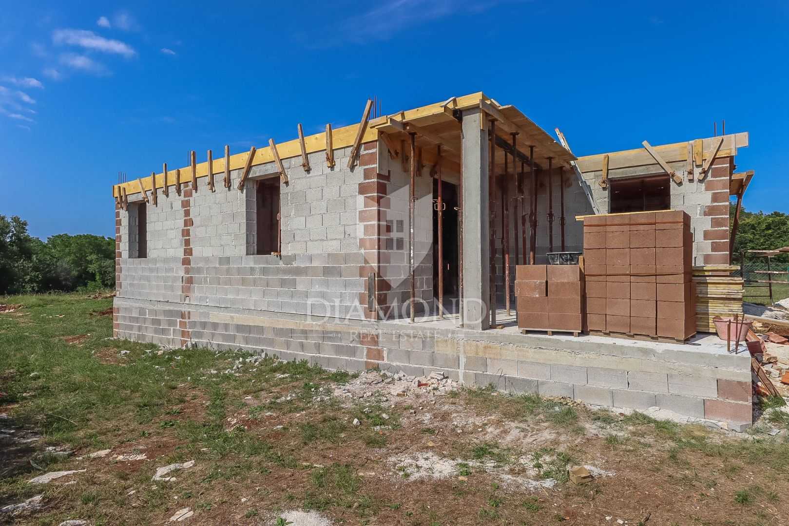 House in Kanfanar, Istria County 11708244