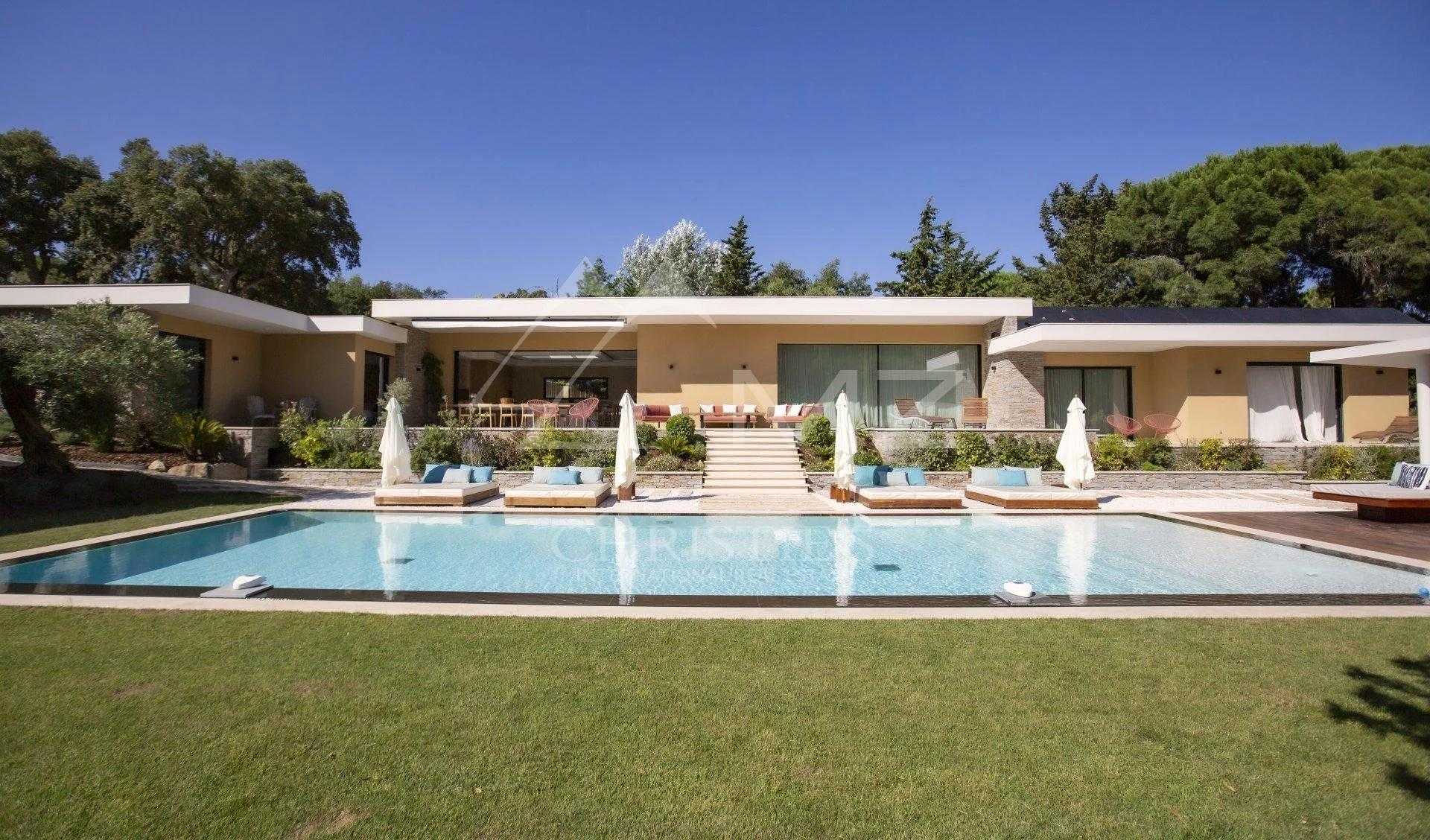 House in Ramatuelle, Provence-Alpes-Cote d'Azur 11708448