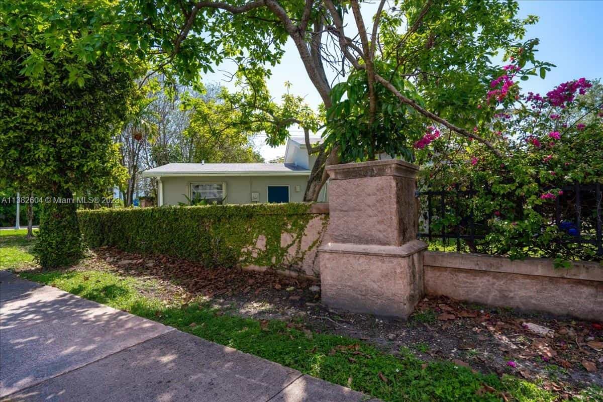 House in Coral Gables, Florida 11708468