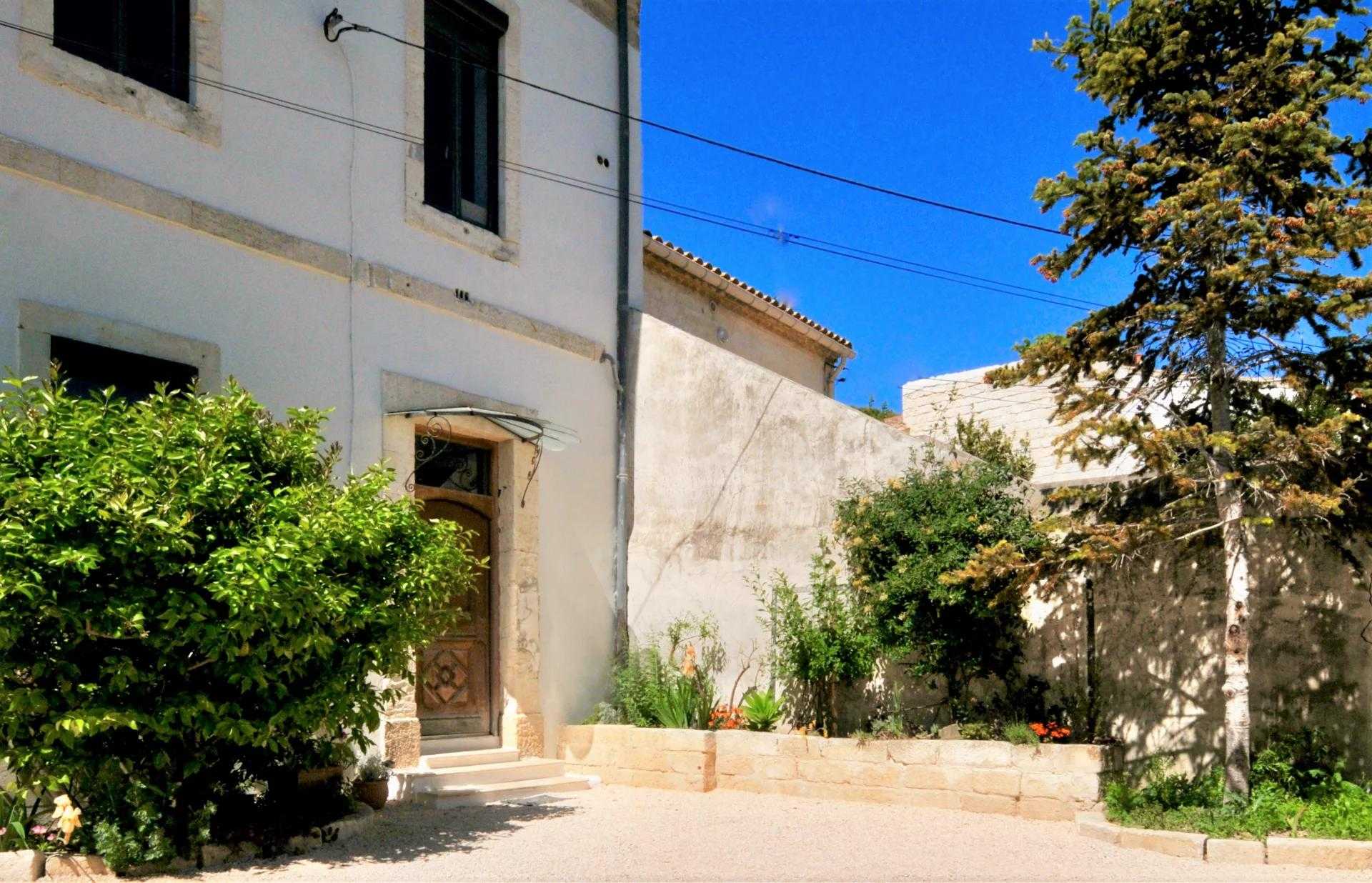 Несколько домов в Saint-Laurent-d'Aigouze, Gard 11708518