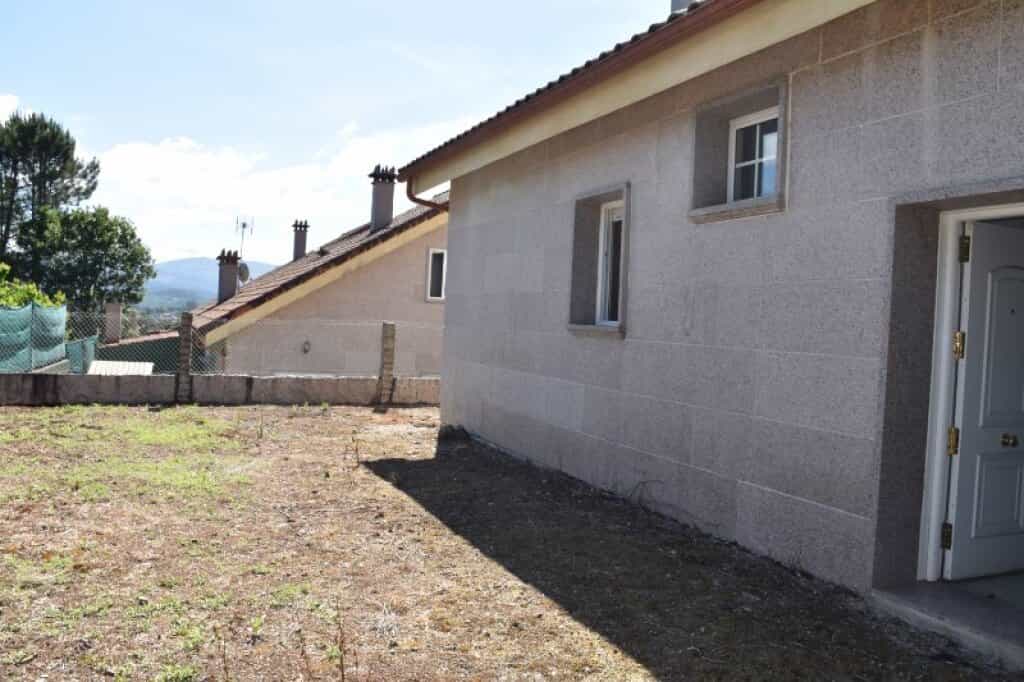 房子 在 Ganade, Galicia 11710198