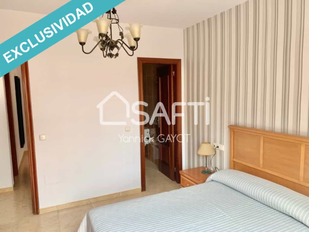 Condominium in Roquetas de Mar, Andalucía 11710214