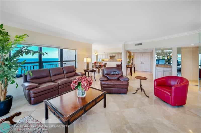 Condominium in Lauderdale-by-the-Sea, Florida 11710287