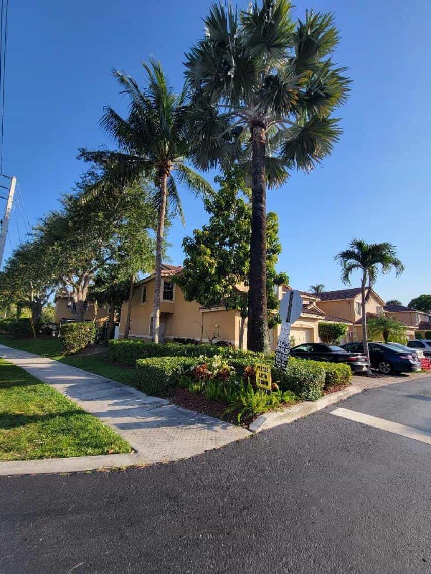 House in Pompano Beach, Florida 11710291