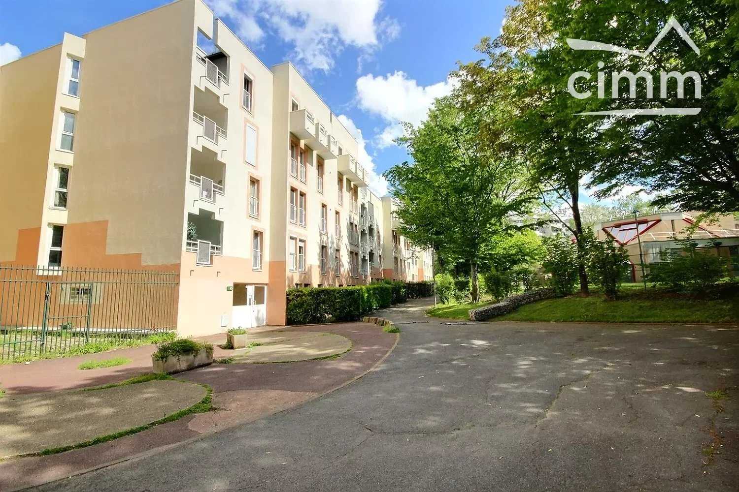 Condominium in Champs-sur-Marne, Seine-et-Marne 11710310