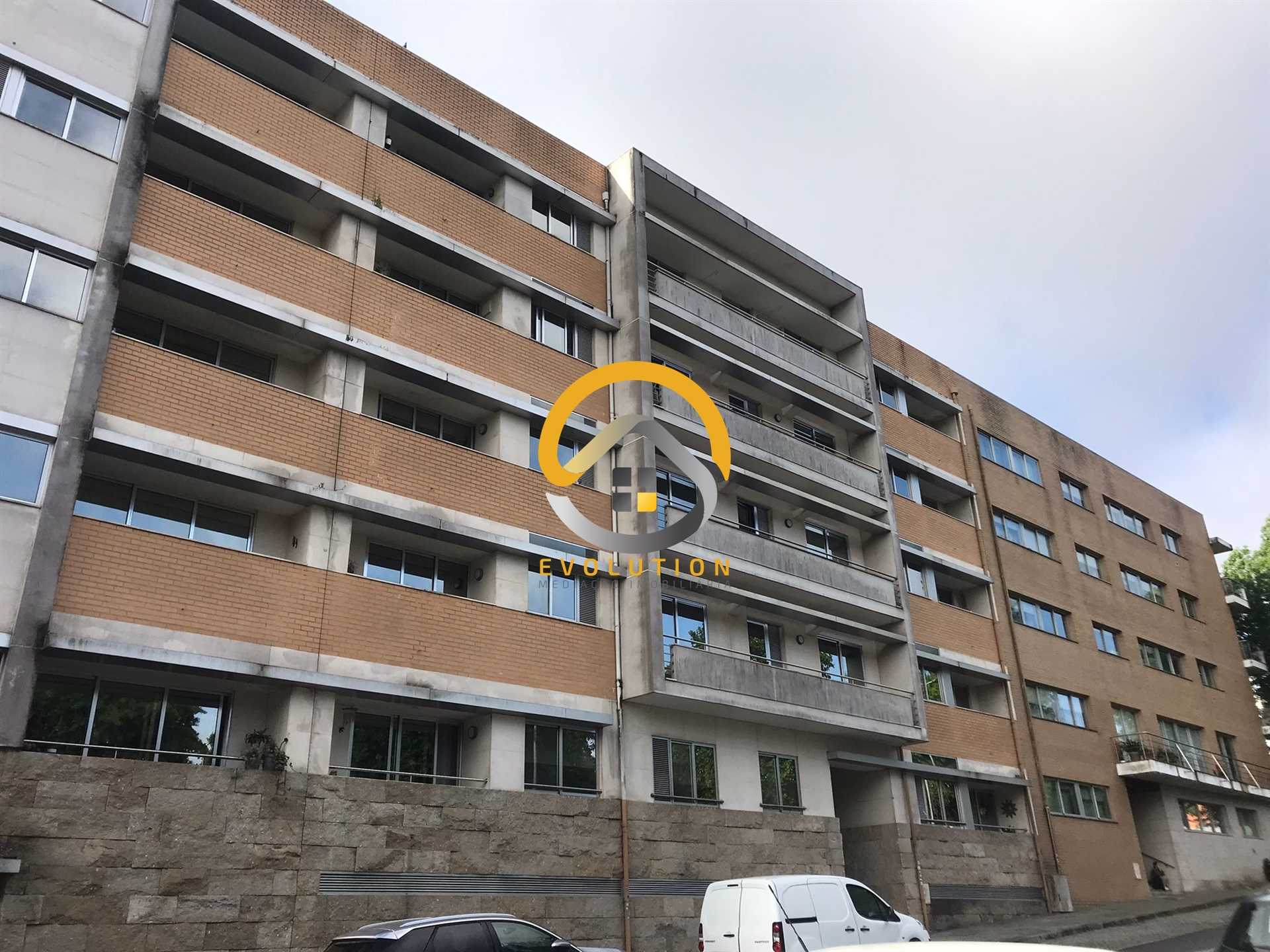 Condominium dans Maïa, 2017 Avenida Dom Manuel II 11710491