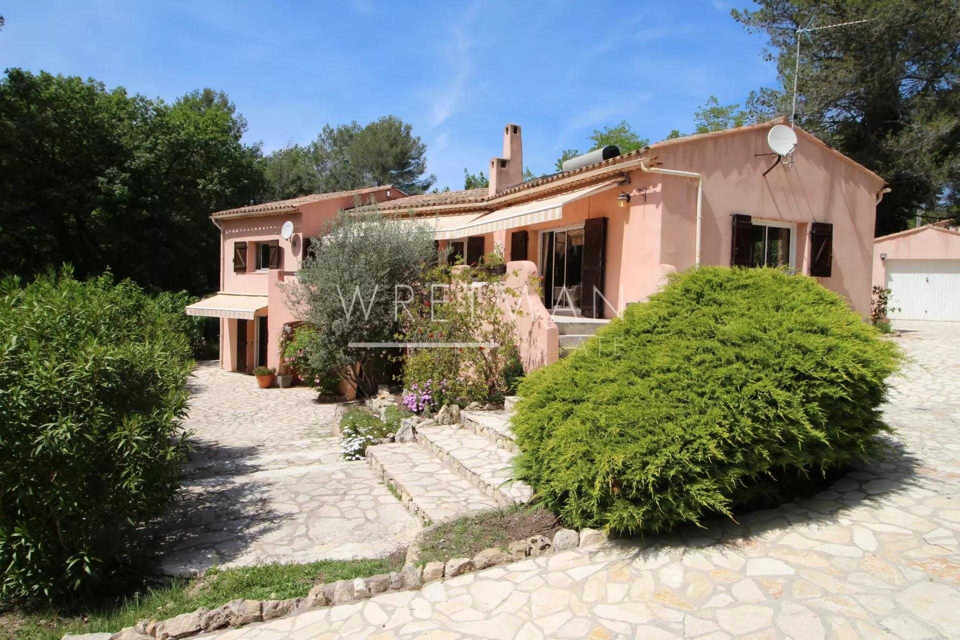 Rumah di Bagnols-en-Foret, Provence-Alpes-Cote d'Azur 11710836