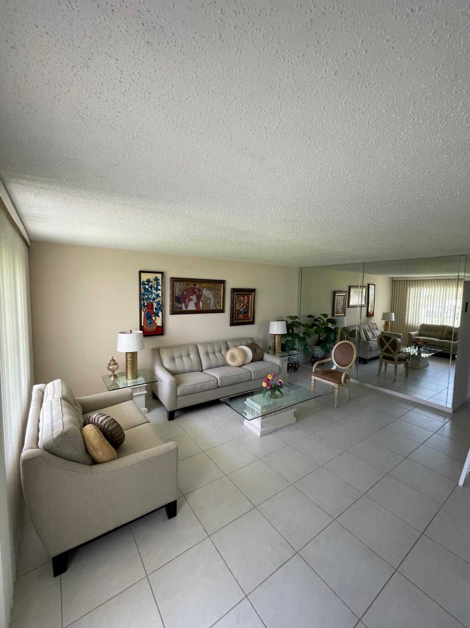 公寓 在 West Palm Beach, Florida 11710845