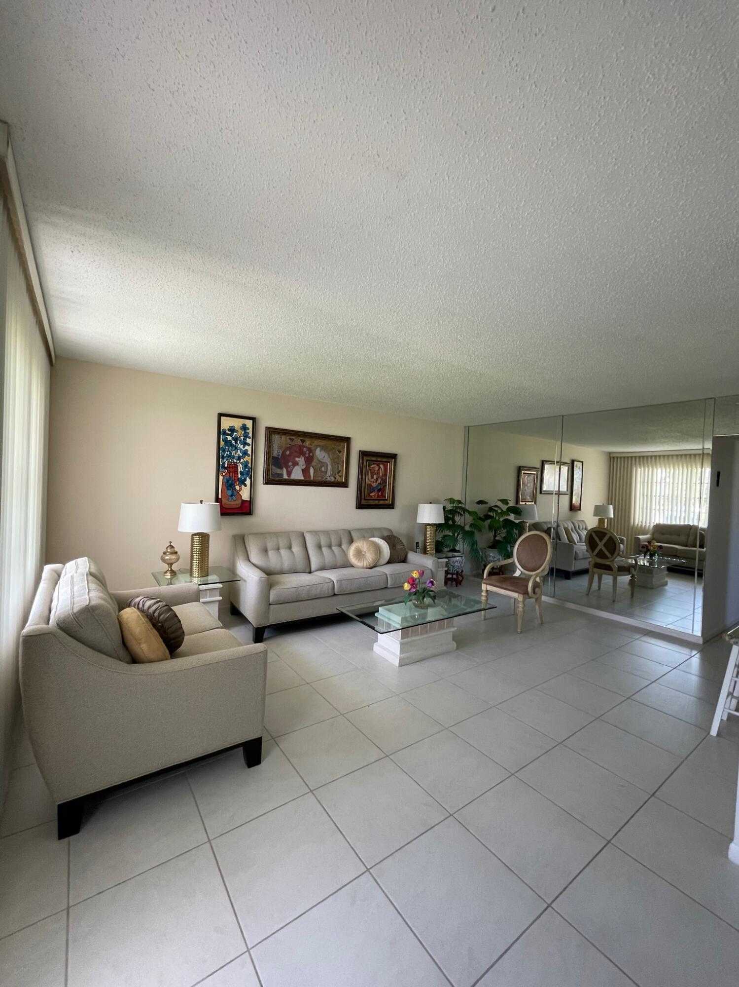 公寓 在 West Palm Beach, Florida 11710845
