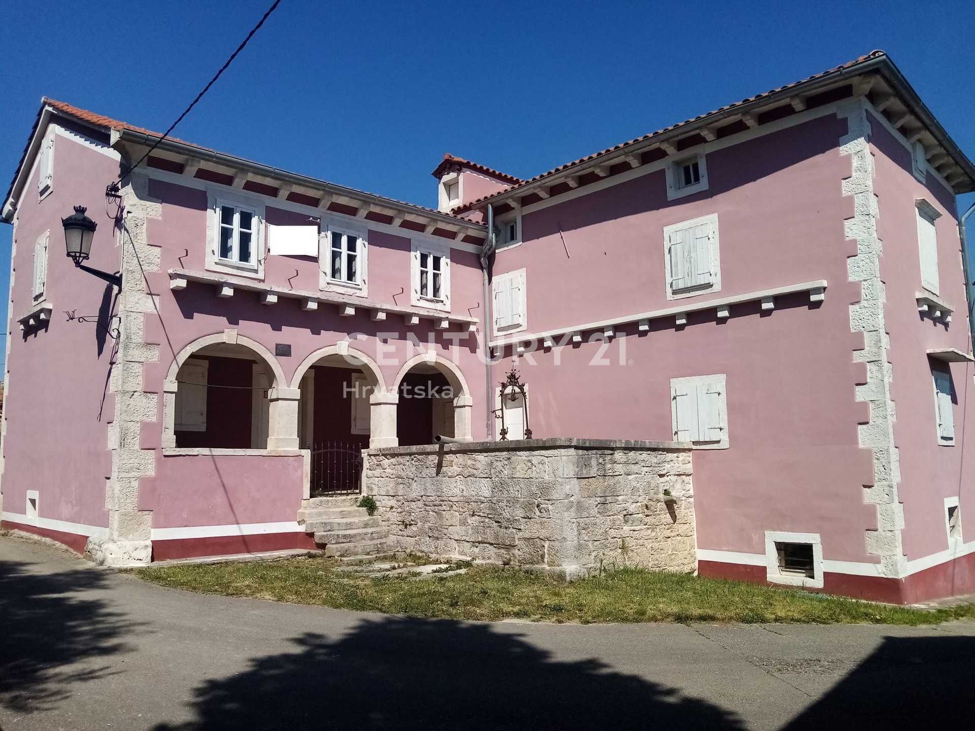 房子 在 Tinjan, Istria County 11711106