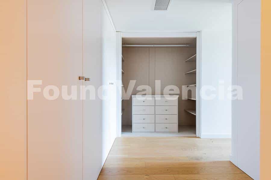 Condominium in Valencia, Valencian Community 11711439