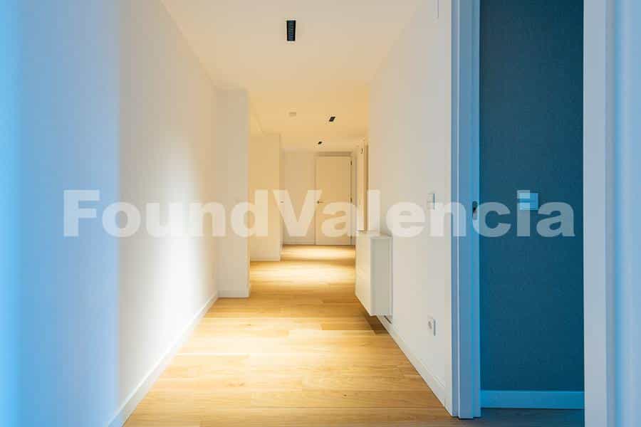 Condominium in Valencia, Valencian Community 11711439