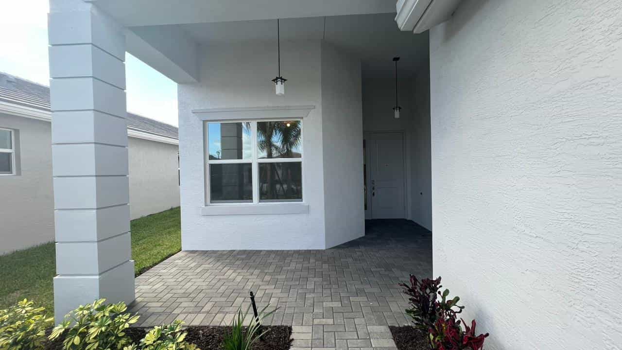 Будинок в Порт-Сент-Люсі, Флорида 11711727