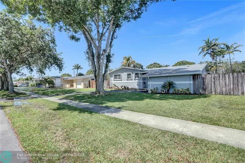House in Cooper City, Florida 11711758
