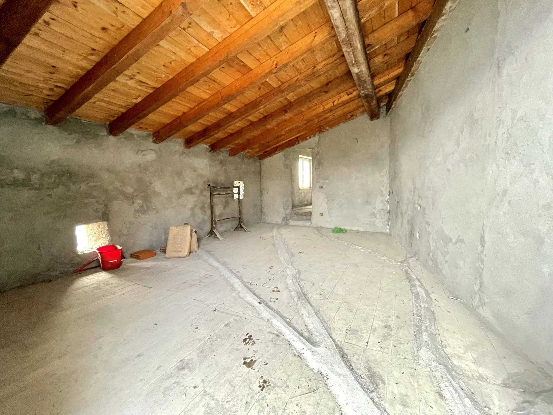 Talo sisään Tavernola Bergamasca, Bergamo 11711776