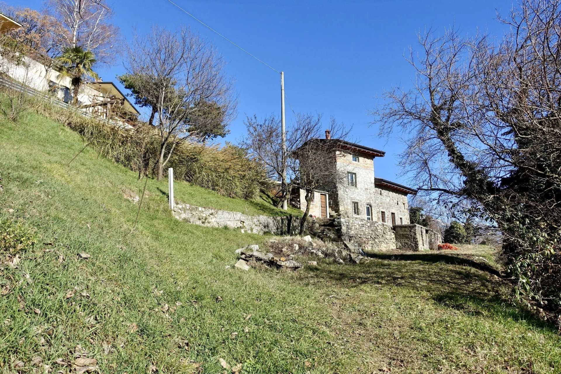 House in Tavernola Bergamasca, Bergamo 11711776