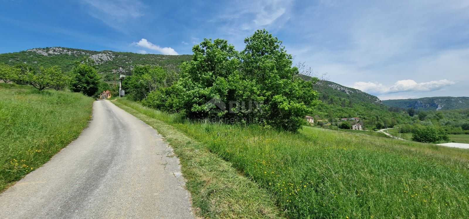 Tierra en Oprtalj, Istarska Županija 11712247