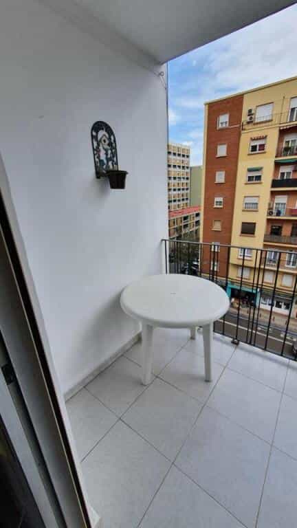 Condominium in València, Comunidad Valenciana 11712993