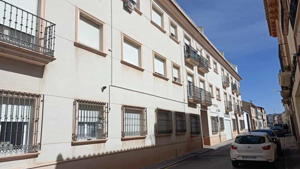 Condominium in Quintanar de la Orden, Castilië-La Mancha 11713011