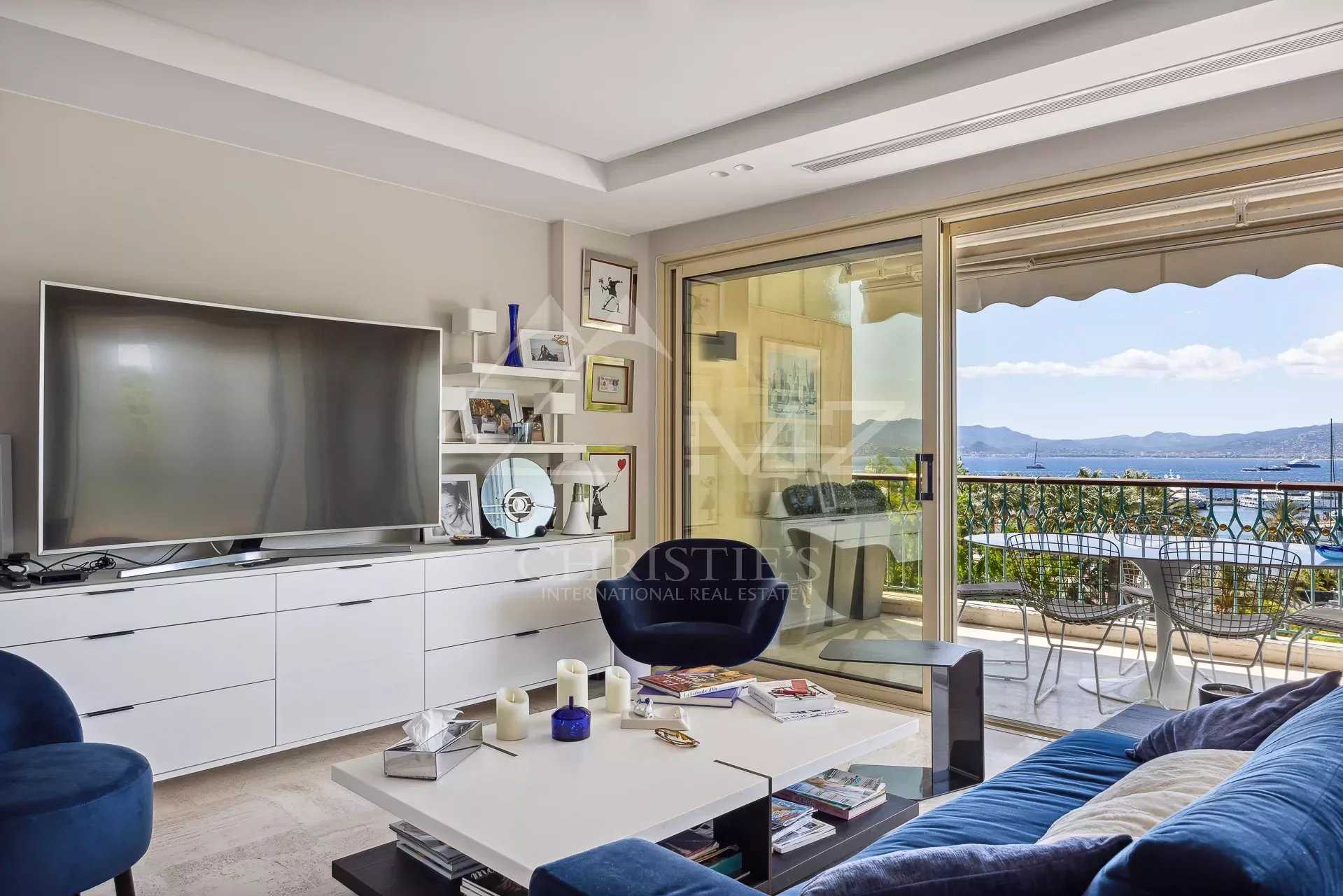 Condominium in Cannes, Alpes-Maritimes 11713035